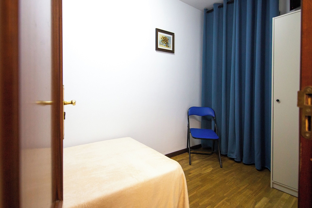 Basic Single Room photo 3