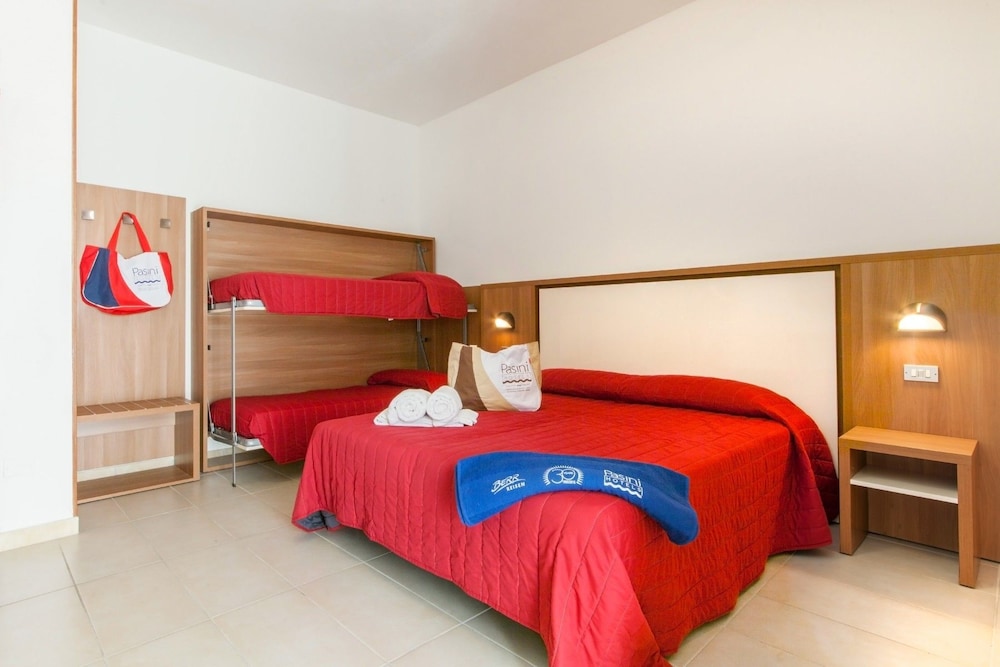 Family Quadruple Room, Multiple Beds, Non Smoking photo 1