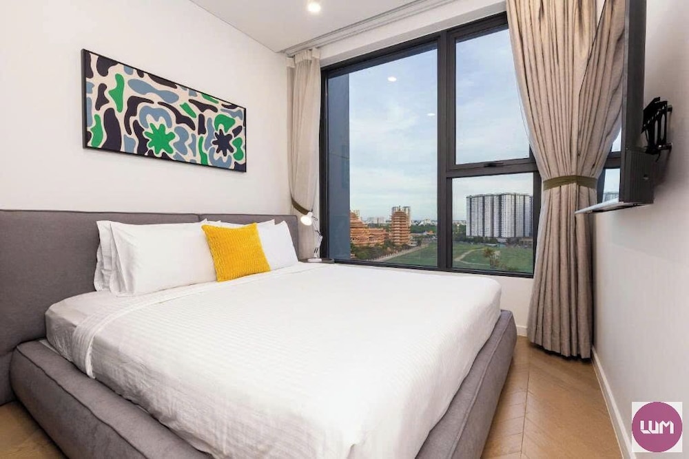 Luxury Apartment, 3 Bedrooms, Balcony, City View
