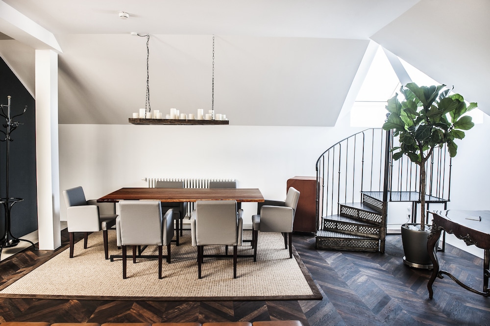 Suite - Photo 10