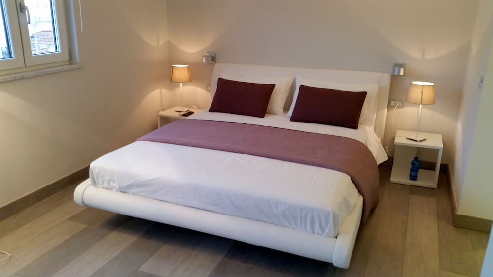 Suite, Terrace, Mountain View