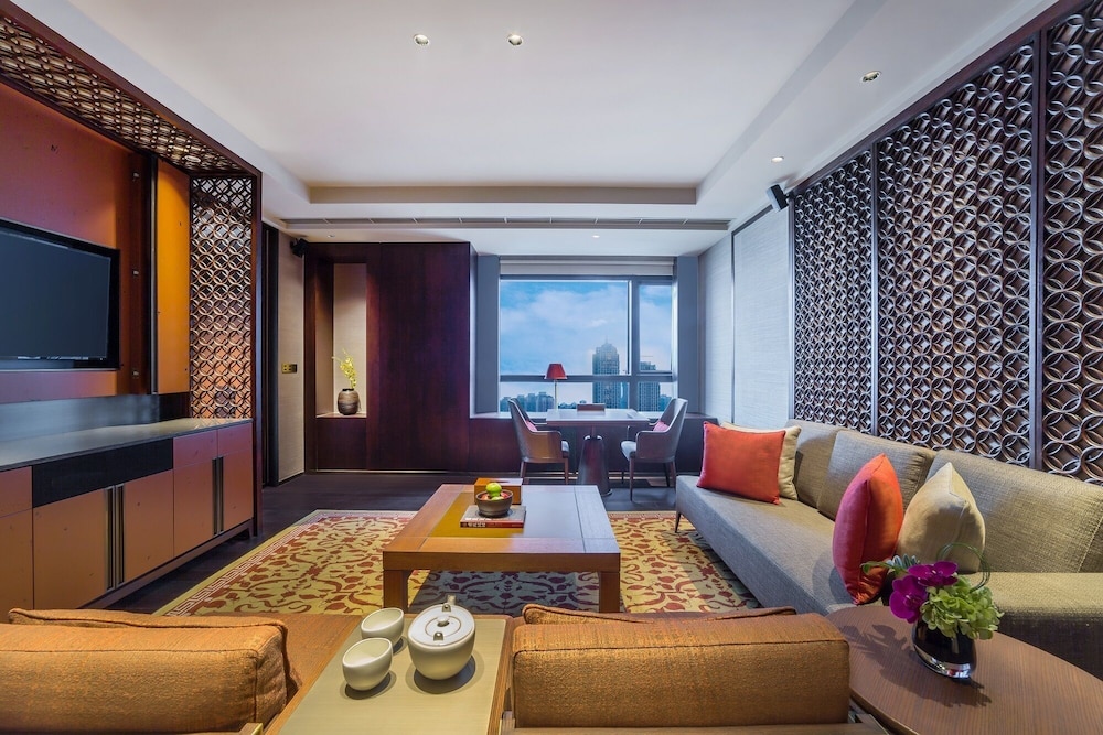 Suite, 1 Bedroom, Smoking, Club Lounge Access photo 3