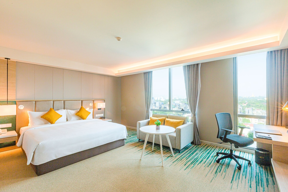 Deluxe King Room with River View - Photo 2