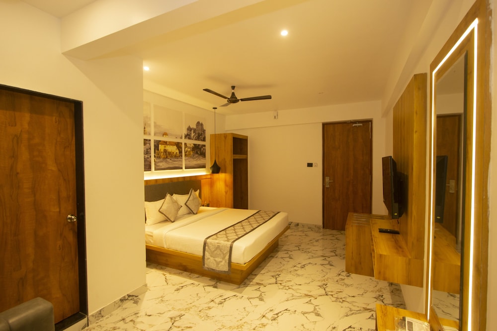 Deluxe Room - Photo 11