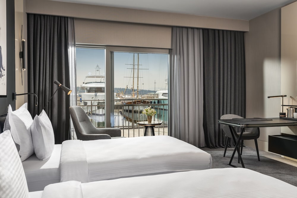 Standard Room, 2 Twin Beds, Club Lounge Access photo 1