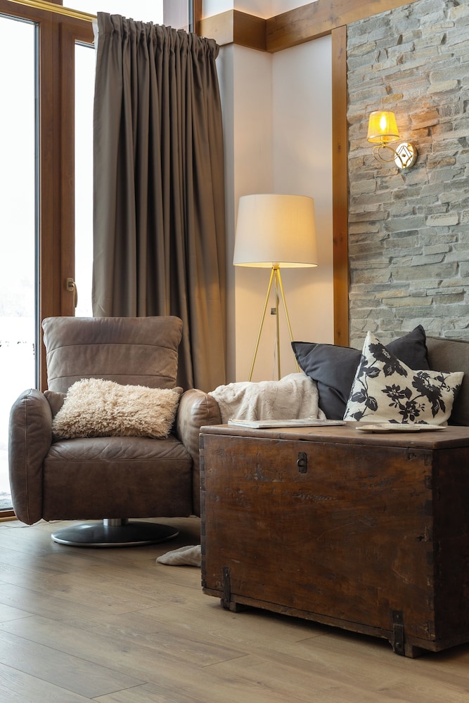 Exclusive Chalet, 3 Bedrooms, Terrace, Mountain View photo 1