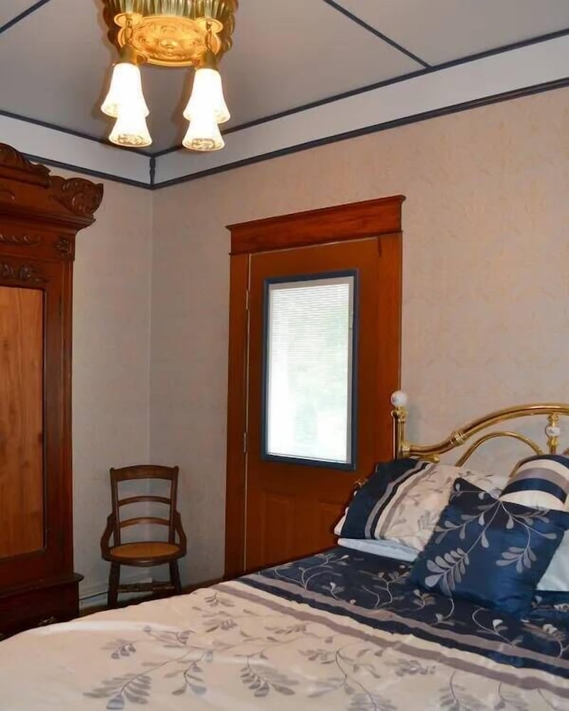 Quebec Room photo 1