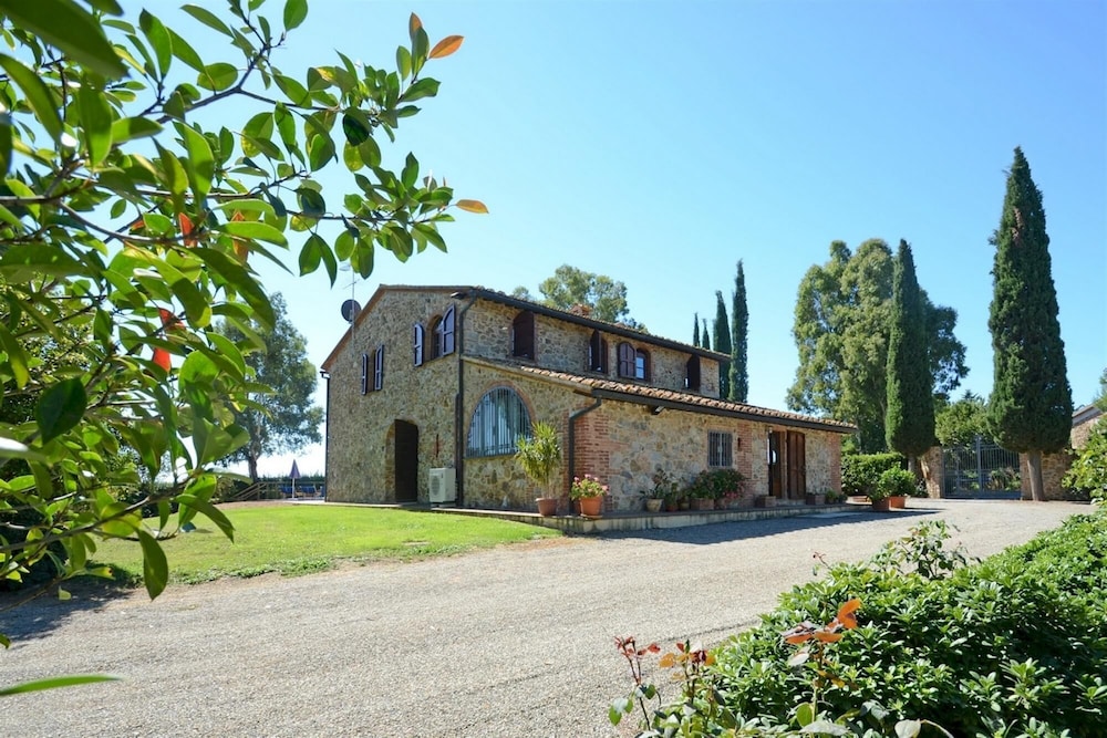 Villa photo 2