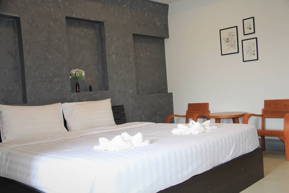 Deluxe Double Room, Lanai, City View