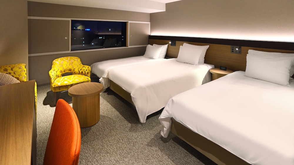 Standard Room, Multiple Beds (Mid Floor)
