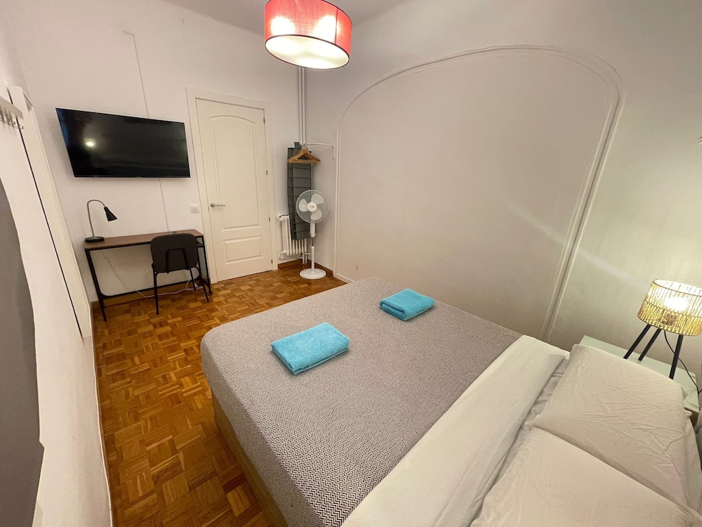 Classic Double Room, Shared Bathroom photo 2