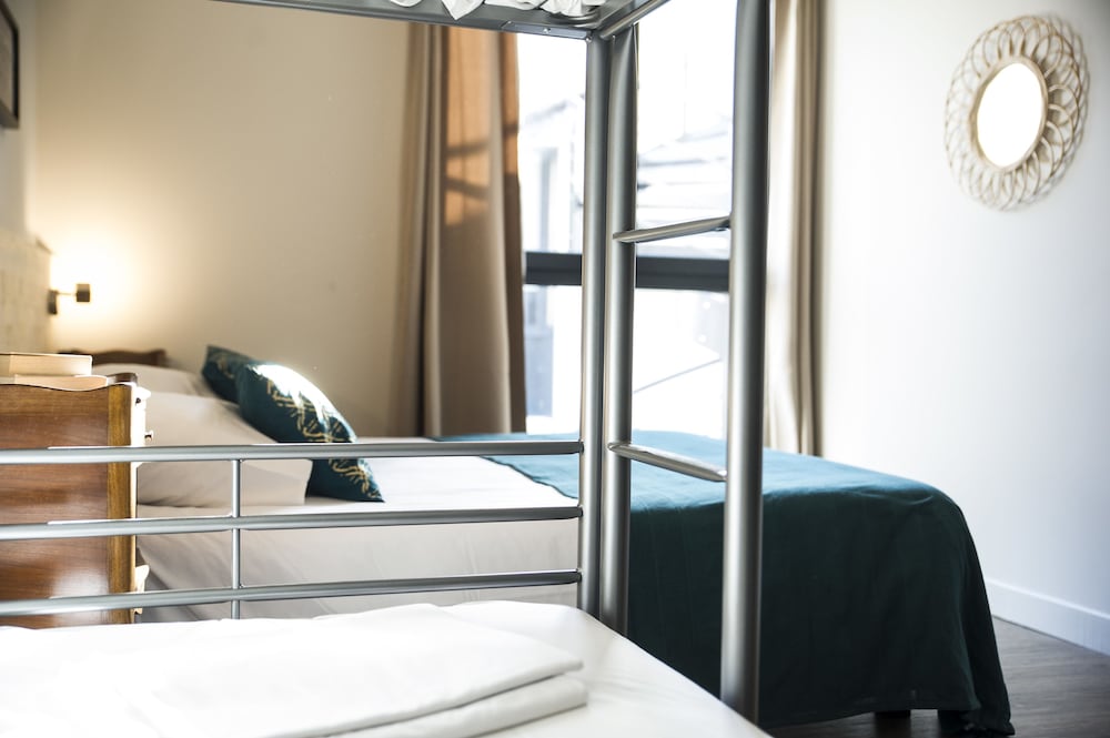 Quadruple Room, 4 Bedrooms, Shared Bathroom photo 3