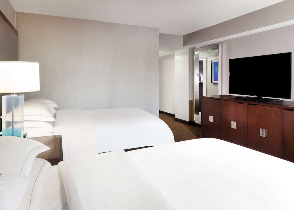 Superior Room, 2 Double Beds, Accessible, Bathtub (Mobility & Hearing) - Photo 4