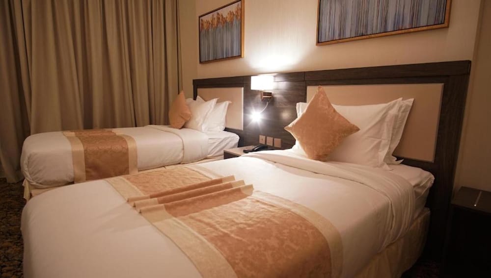 Deluxe Twin Room photo 2