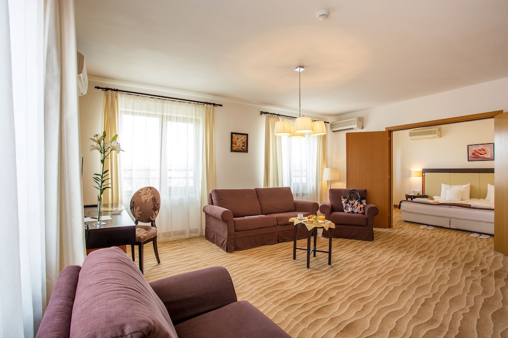 Family Suite, 1 King Bed with Sofa bed, City View