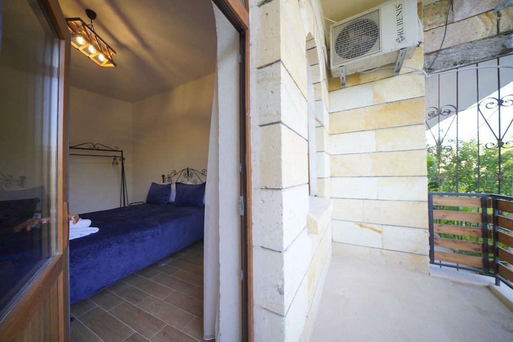 Comfort Triple Room With Balcony - Photo 16