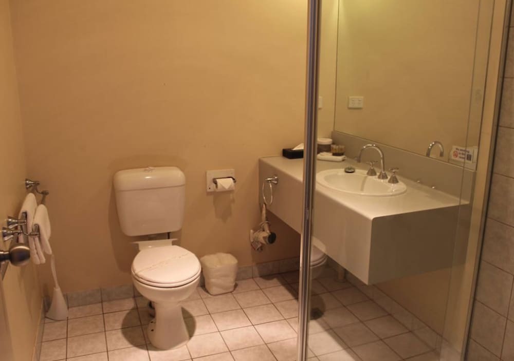 Standard Twin Room - Photo 4