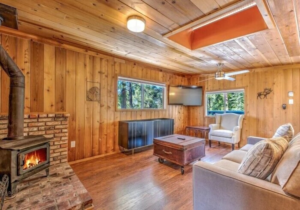 2 Bedroom Cottage - Poolside 2 Story
