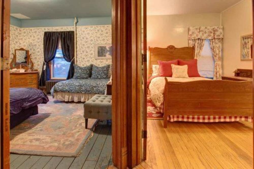 Two-Room Suite photo 1