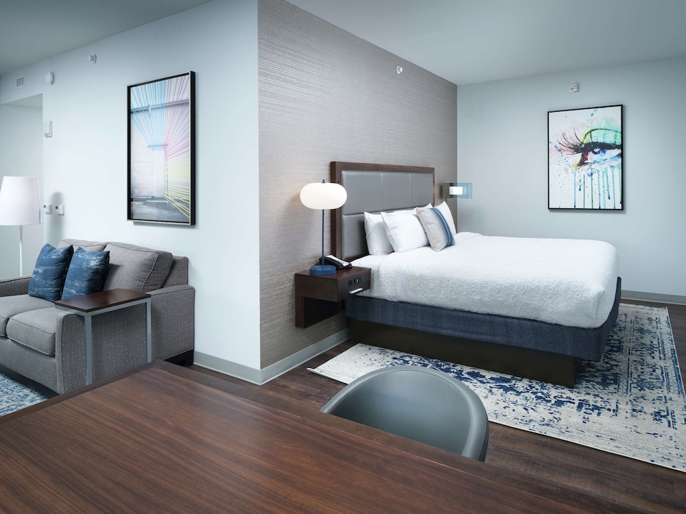 Suite, 1 King Bed, Refrigerator & Microwave photo 1