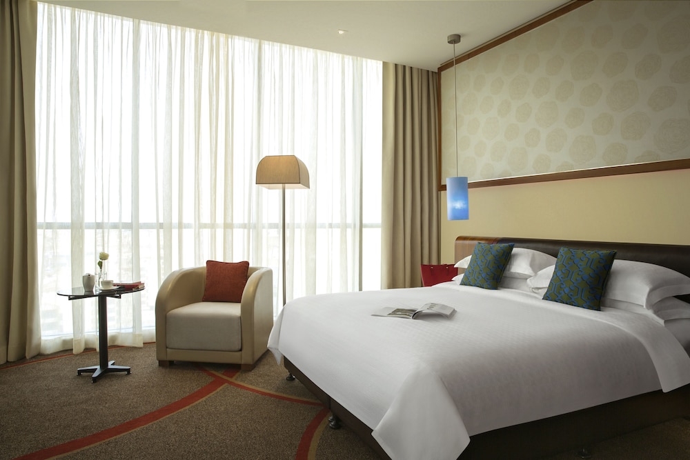 Room, 1 King Bed (Spacious Guest) - Photo 3