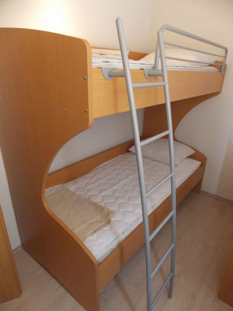 Apartment (Vale - Central & 20m To The Sea - A2()