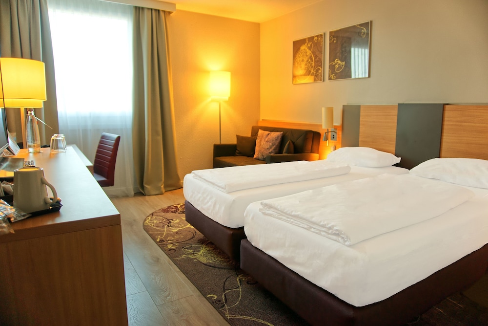 Standard Room, Multiple Beds - Photo 14