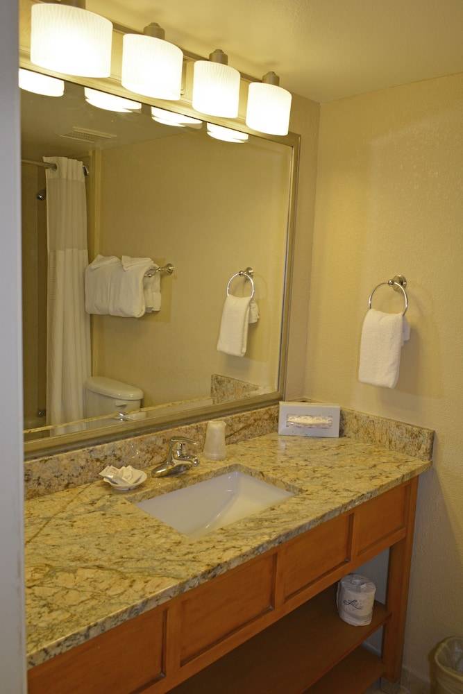 Standard Room, 2 Queen Beds, Kitchen, Partial Ocean View - Photo 9