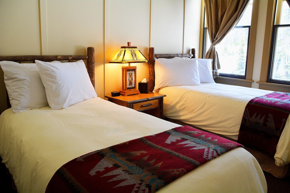 Standard Double Room, 2 Twin Beds, Private Bathroom photo 3