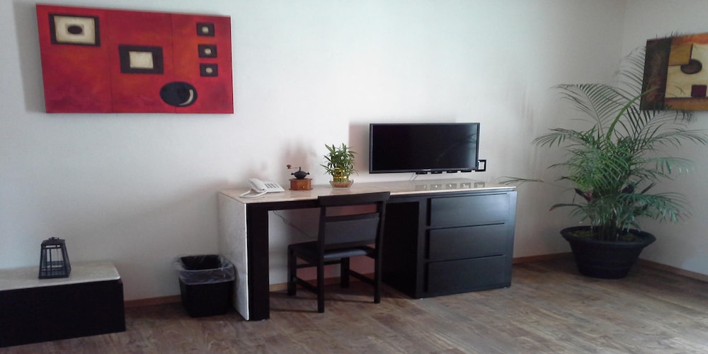 Family Room photo 3