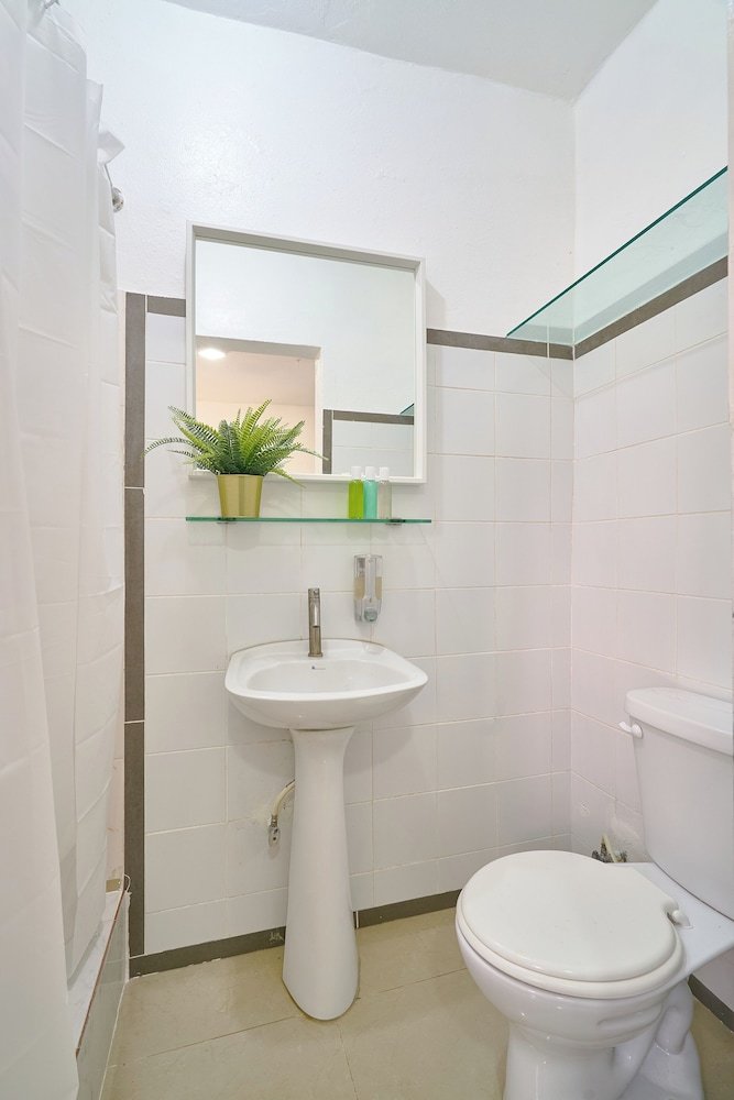 Deluxe Apartment, Non Smoking, Private Bathroom photo 2