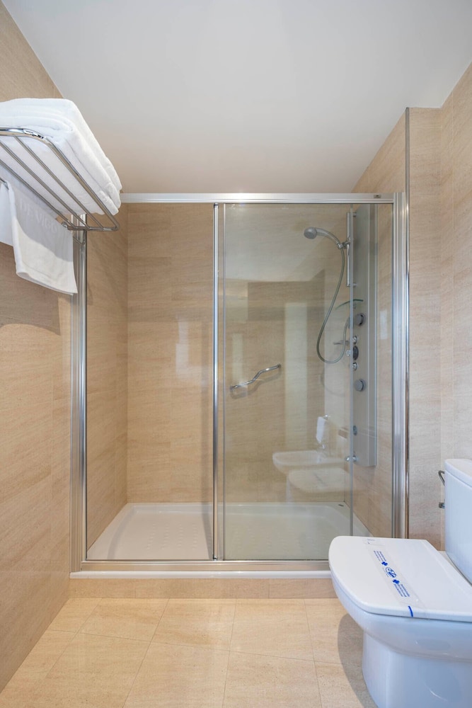 Suite - Photo 7