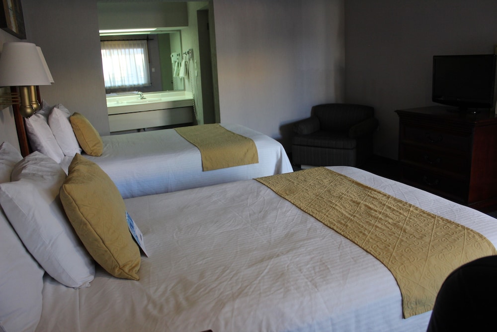 Standard Double Room, 2 Double Beds, Non Smoking - Photo 15