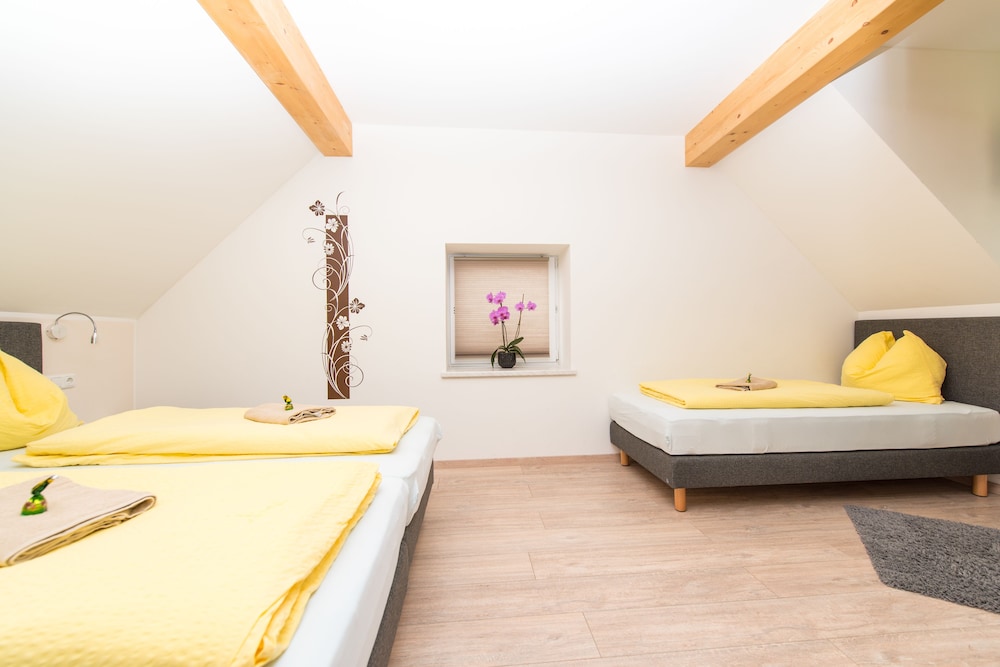 Family Triple Room, 3 Twin Beds photo 2