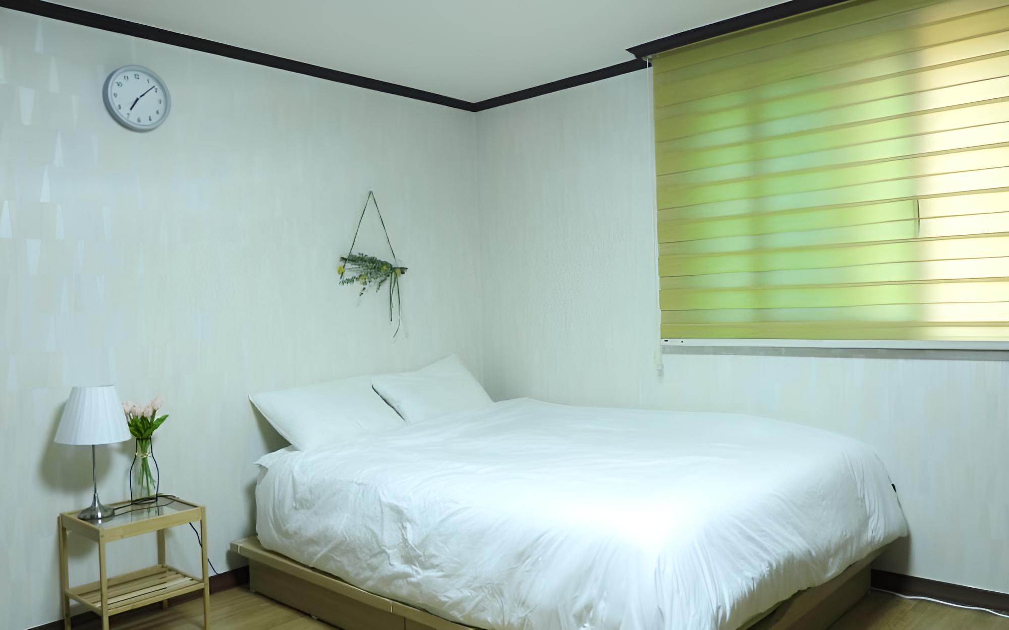 Room (404 chamomile)