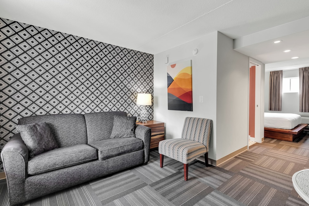 Suite, 1 Queen Bed, Non-Smoking (Efficiency) photo 1
