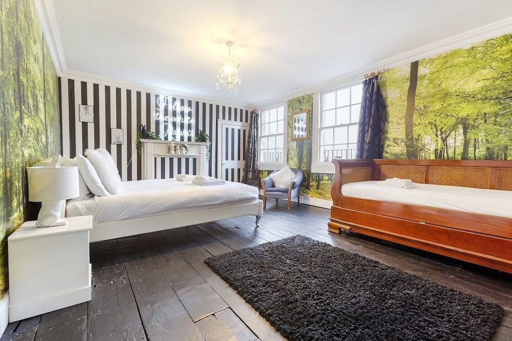 House (Multiple Bedrooms)