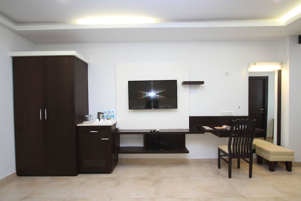 Family Double or Twin Room, 2 Bedrooms, City View photo 3