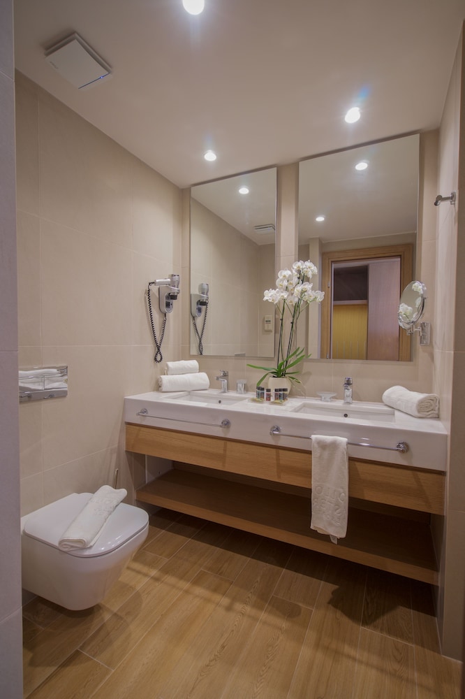 Deluxe Double Room (Asterias) photo 2