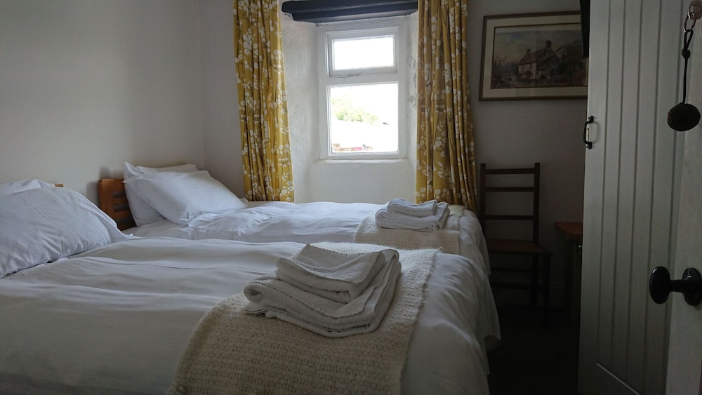Standard Twin Room, Ensuite (and  room unit Twin Room) - Photo 1