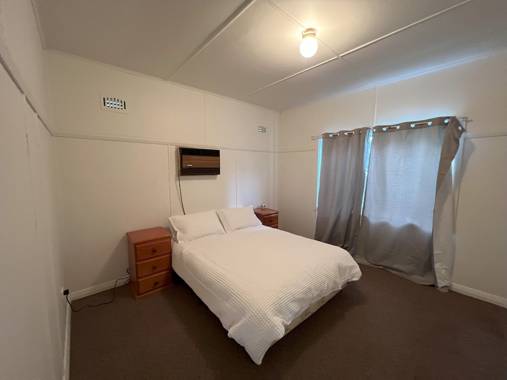 Basic House photo 2