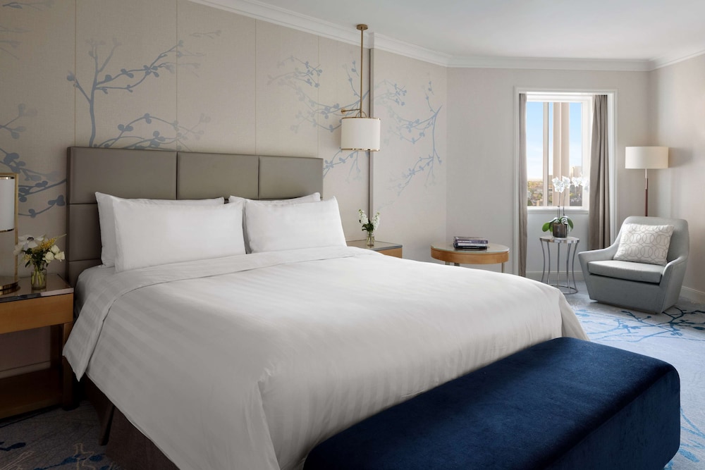 Horizon Suite, 1 King Bed, Lounge Access Tower High Floor