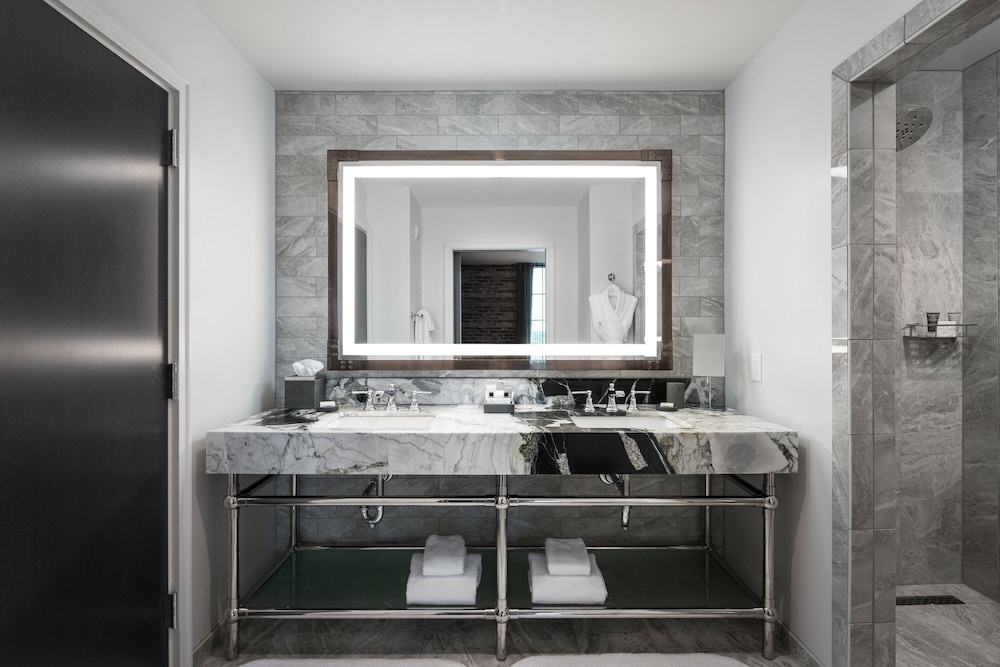 Executive Studio Suite, 1 King Bed with Sofa bed