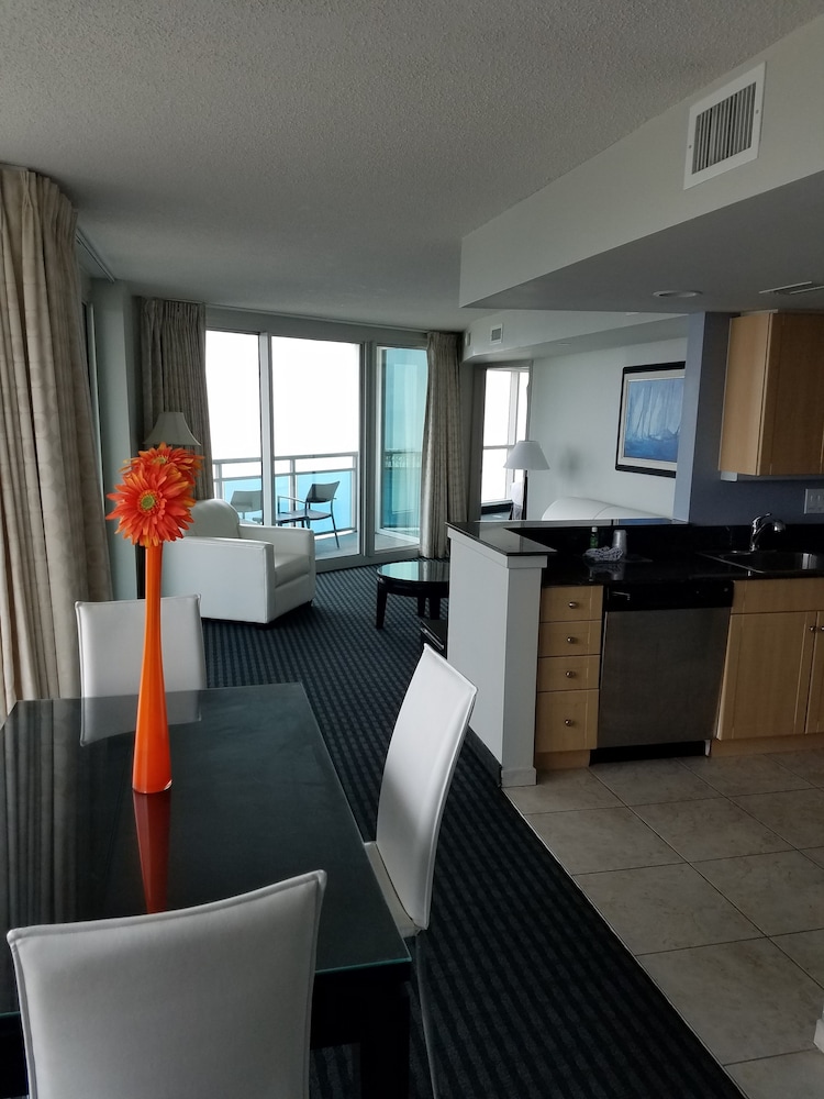 Condo, 1 Bedroom, Balcony, Ocean View - Shower Only - No Washer/Dryer photo 2