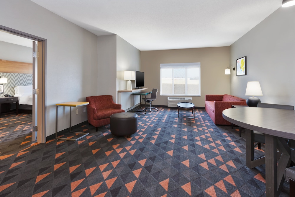 Suite, 1 Bedroom - Photo 2