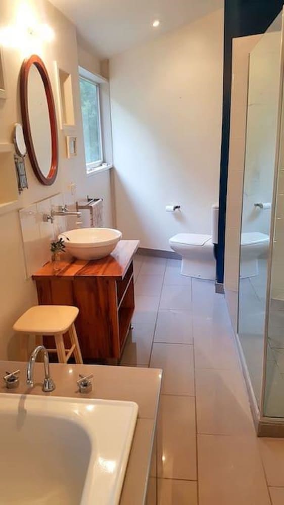 House, 3 Bedrooms, Partial Ocean View, Beachside photo 2