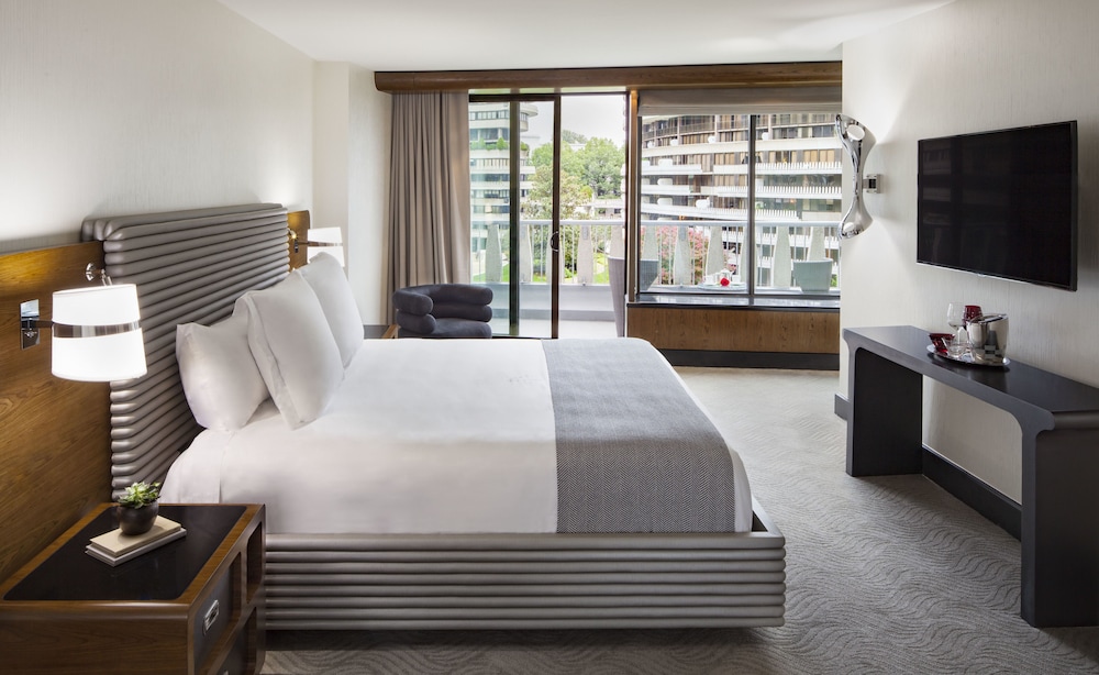 Deluxe Room, 1 King Bed, Balcony - Photo 1