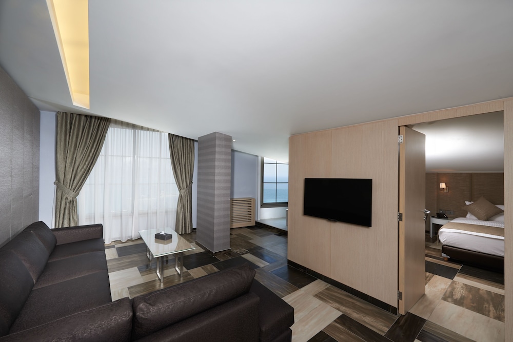 Executive Penthouse, 2 Bedrooms, Hot Tub, Sea View photo 1