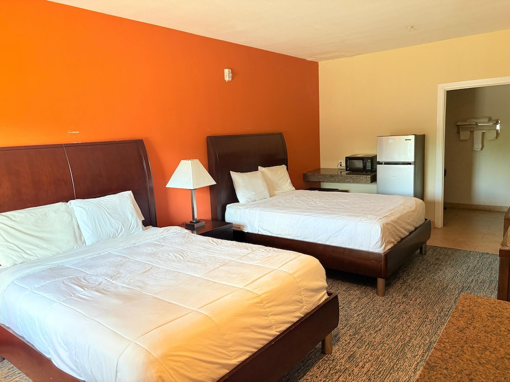 Room (2 Queen Beds with Kitchenette) photo 1