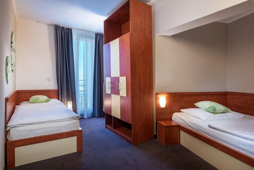 Classic Twin Room, Hill View